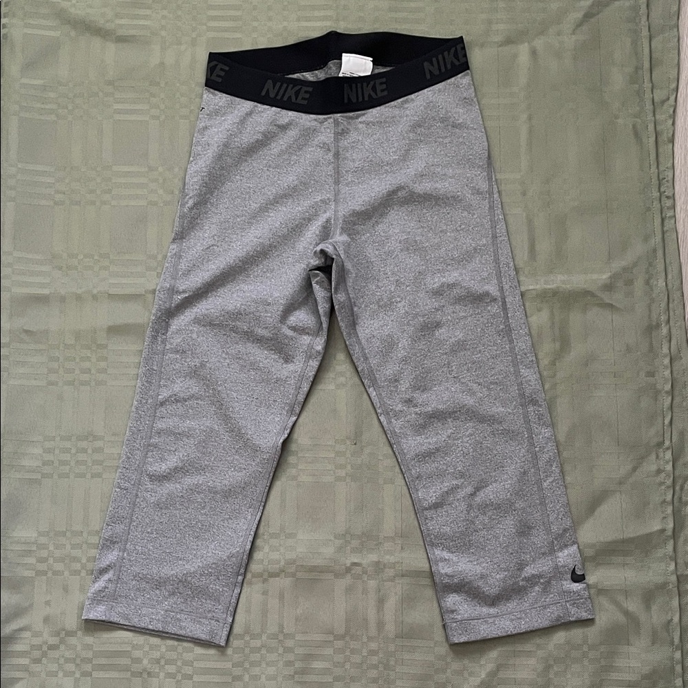 Nike Heather Gray Cropped Leggings